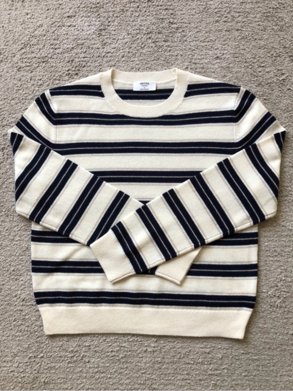 Aritzia Bare Crew Cashmere Sweater.NWOT.
